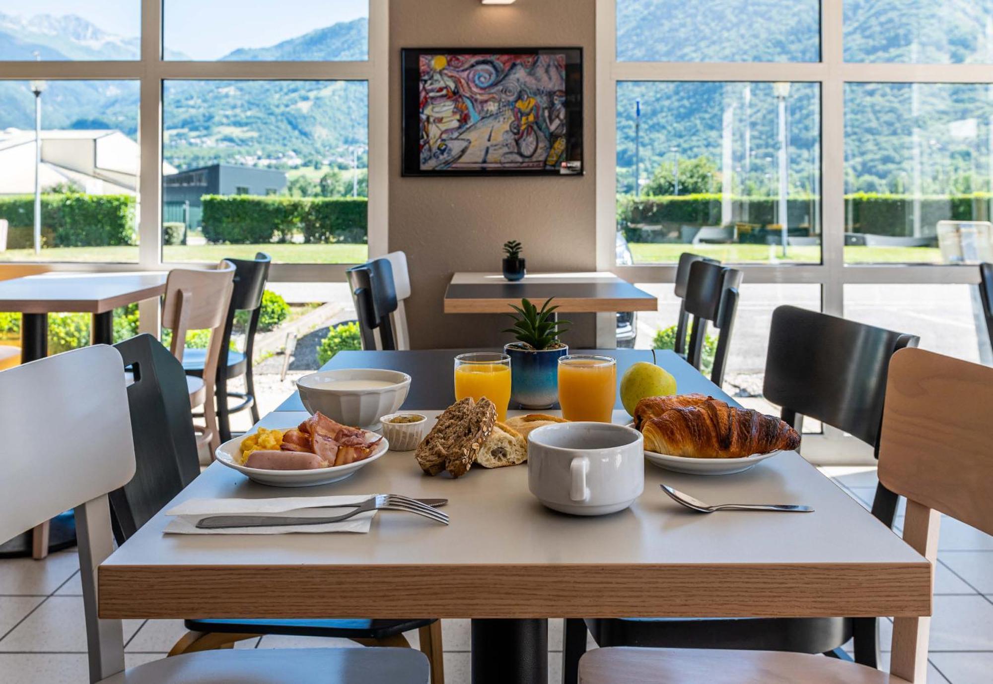 B&B Hotel Saint Jean De Maurienne Sainte-Marie-de-Cuines Exteriér fotografie